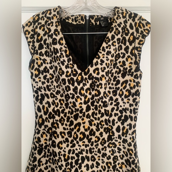 H&M - V-neck Leopard Dress - size 6 - Picture 3 of 5